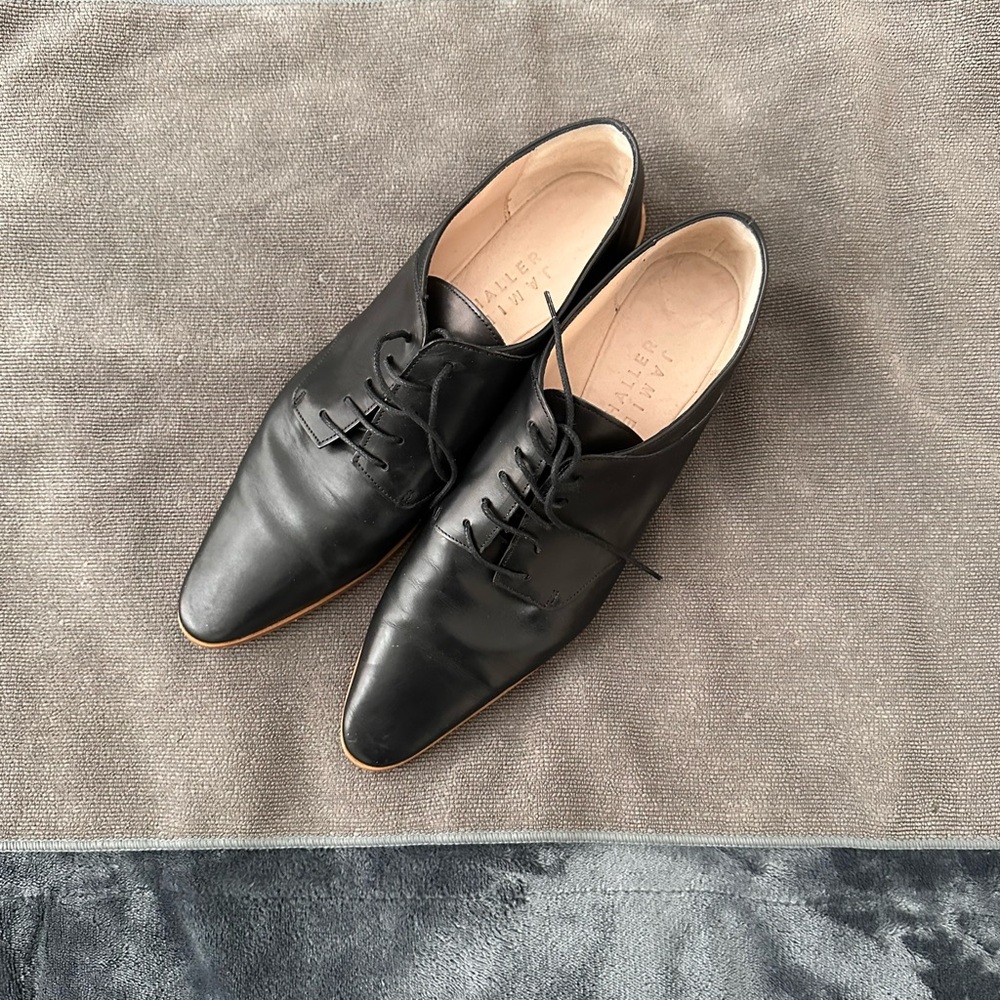 Women's Black Leather Lace-Up Pointed Oxfords